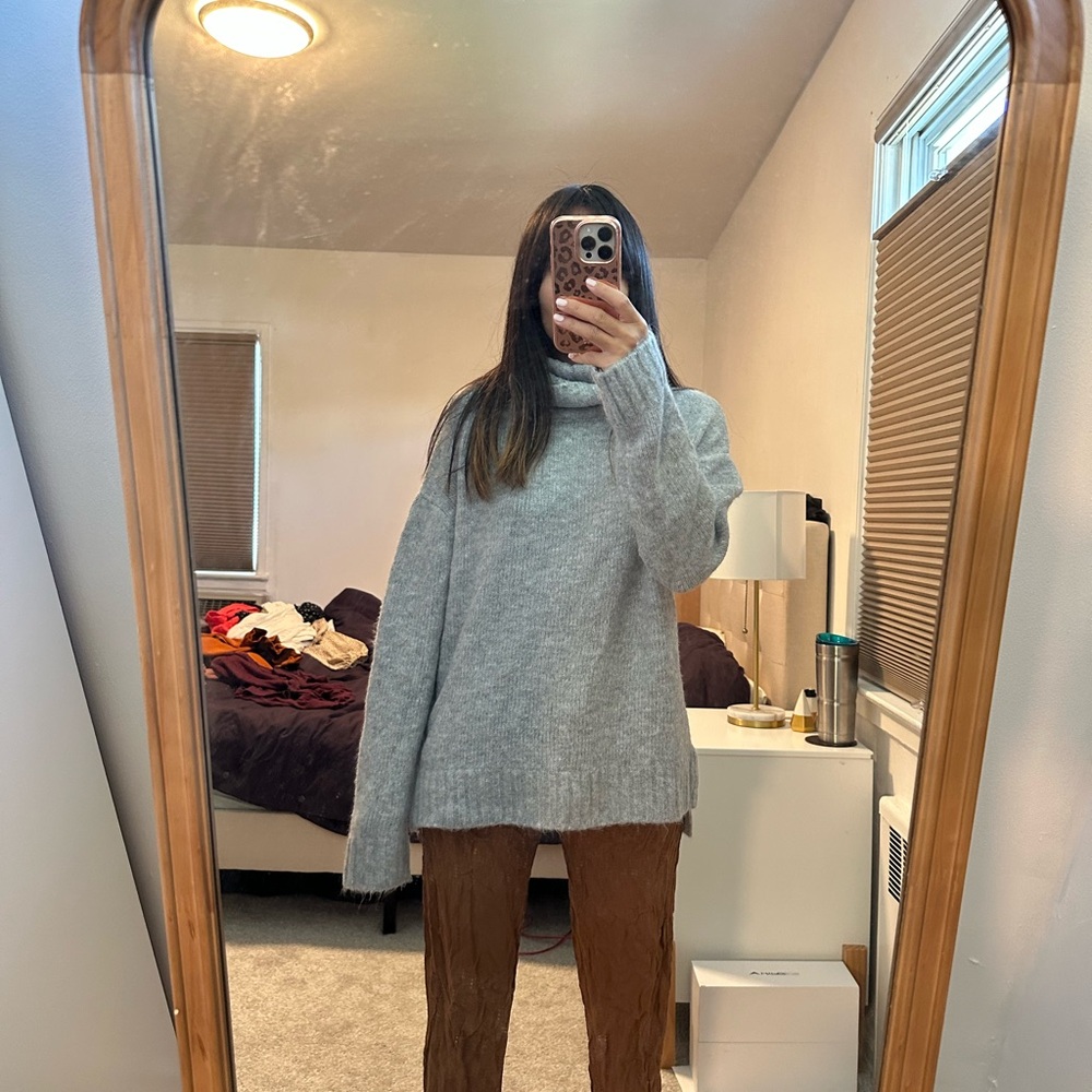 OLIVACEOUS gray turtle neck sweater